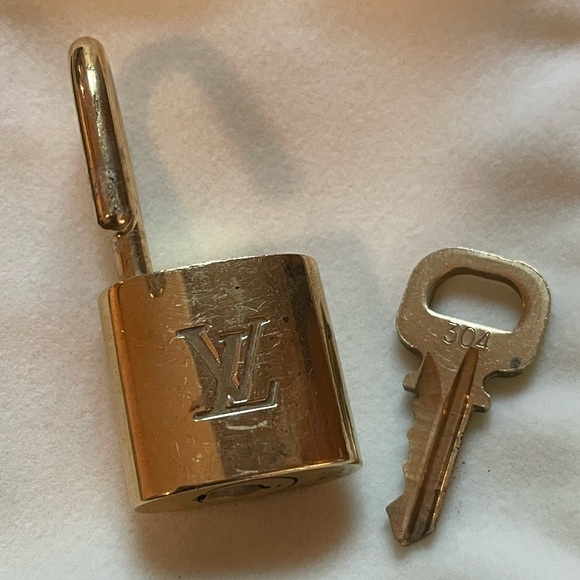 Louis Vuitton Lock and Key #304 - Picture 2 of 4